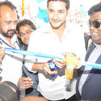 Mahesh Babu at Univercell Mobile Store Opening Stills | Picture 73045